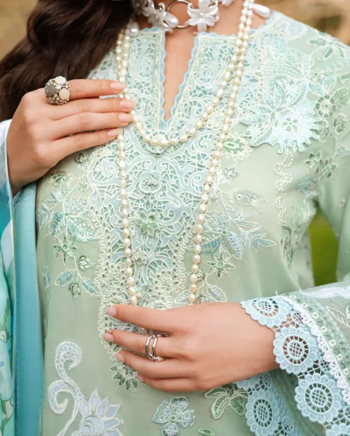 AMOI LUXURY LAWN  Love Escape