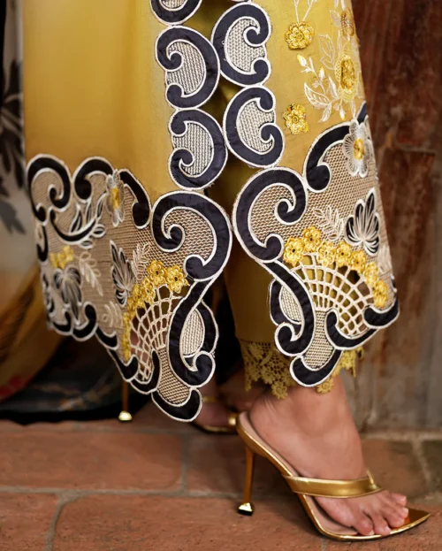 AMOI LUXURY LAWN  Timeless Charm