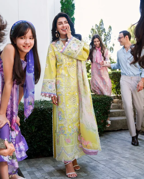 AMOI LUXURY LAWN     Tender Whisper